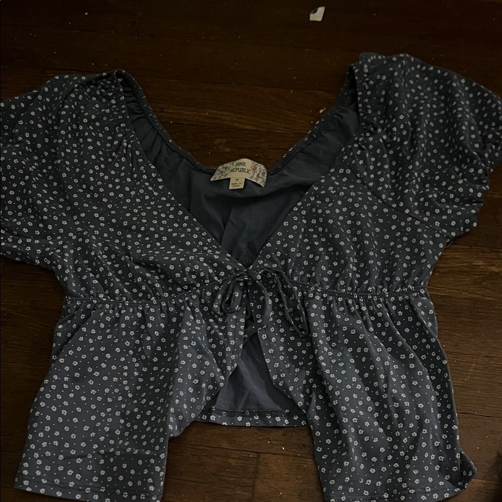 Pink Republic Navy Floral Tie-Front Crop Top